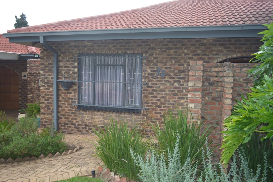 4 Bedroom Property for Sale in Flimieda North West